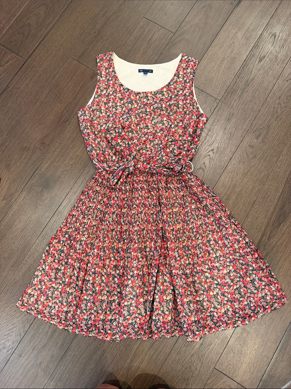 GAP Red and Pink Floral Belted Pleated Dress Size Small - C16-055